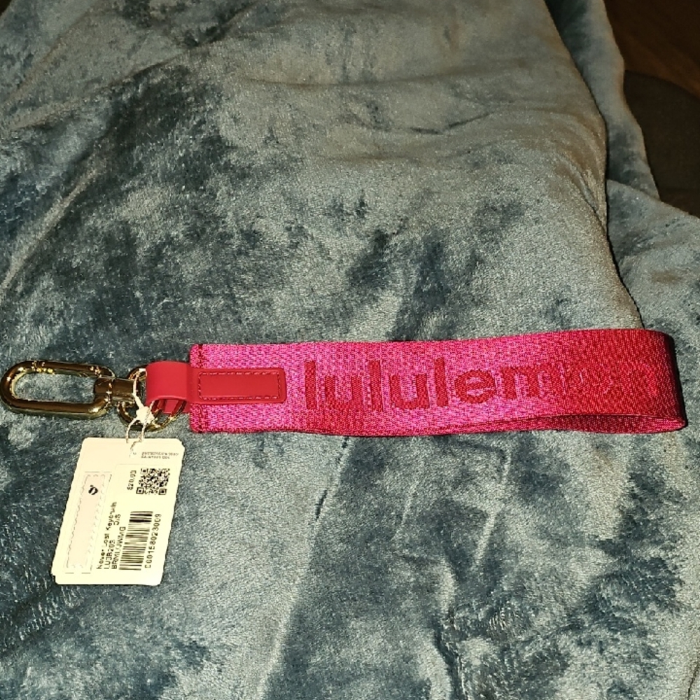 Lululemon Nwts Never Lost Keychain With Gold!! BRML/JWMG!! Sold Out! HOLIDAY